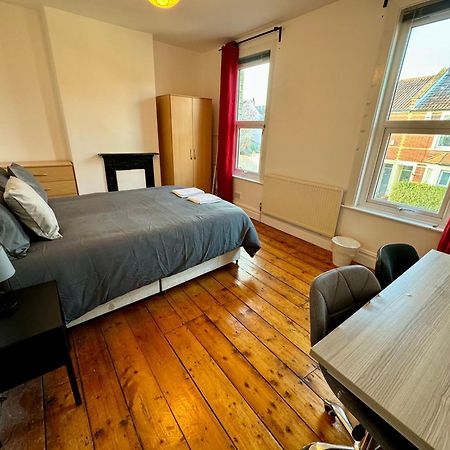 Delightful Room By Gloucester Road Бристоль Экстерьер фото